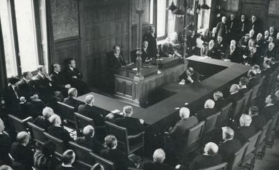 99448 Afbeelding van de bijzondere raadsvergadering in de Statenzaal van het Provinciehuis (Achter St.-Pieter 20) te ...